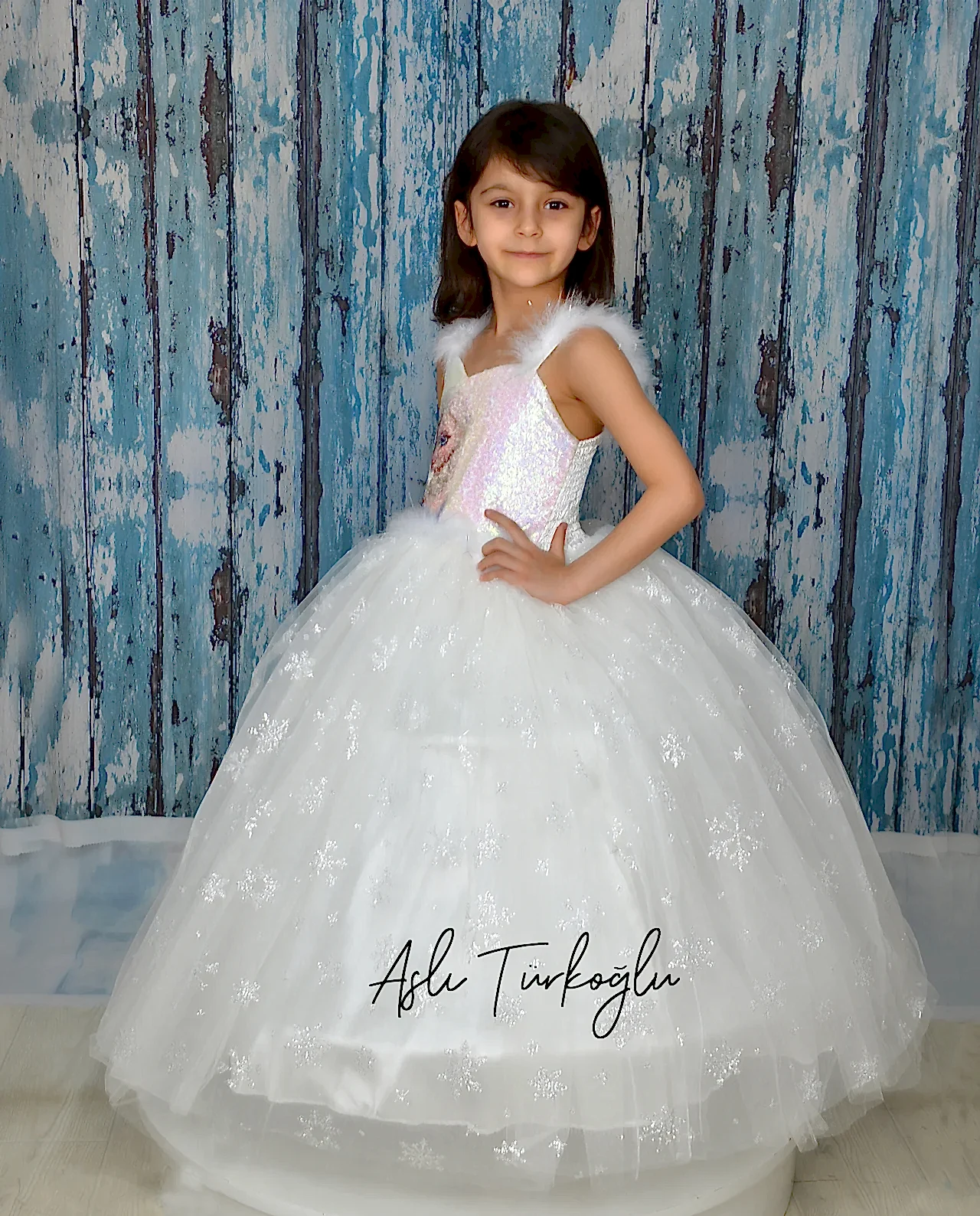 Beyaz Resimli Elsa Kostüm