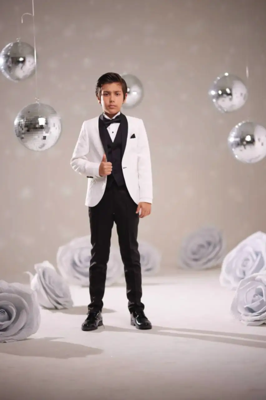 Çocuk Beyaz Smokin Takım – Siyah Saten Şal Yaka