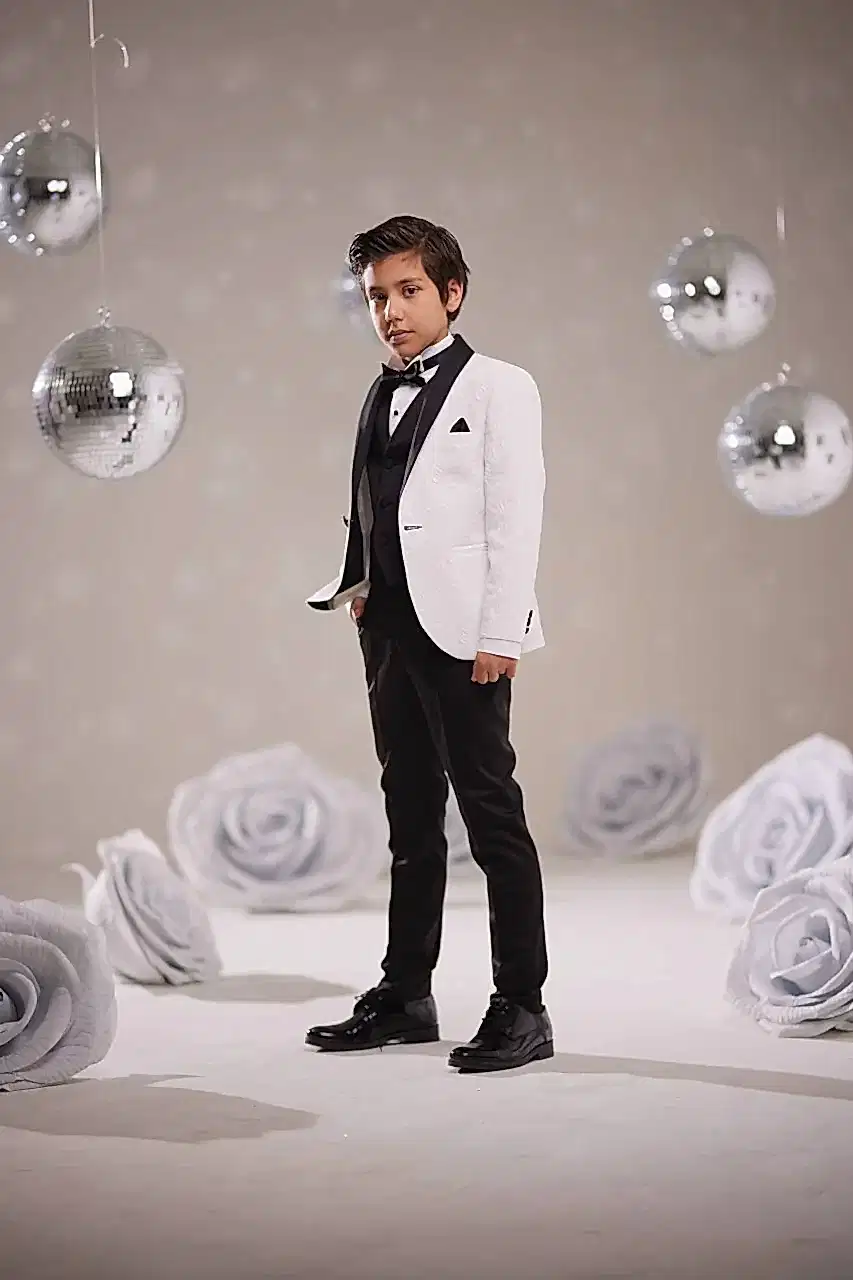 Çocuk Beyaz Smokin Takım – Siyah Saten Şal Yaka