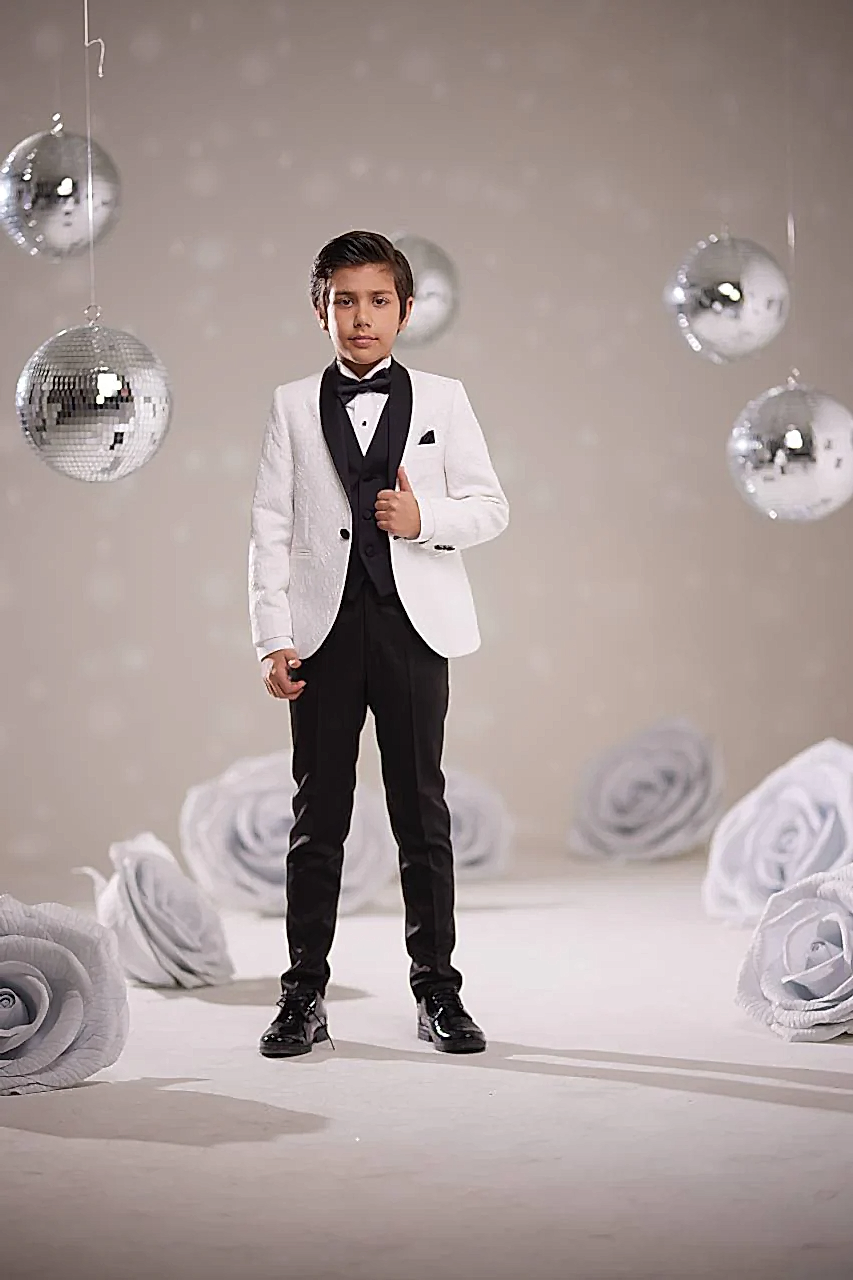 Çocuk Beyaz Smokin Takım – Siyah Saten Şal Yaka