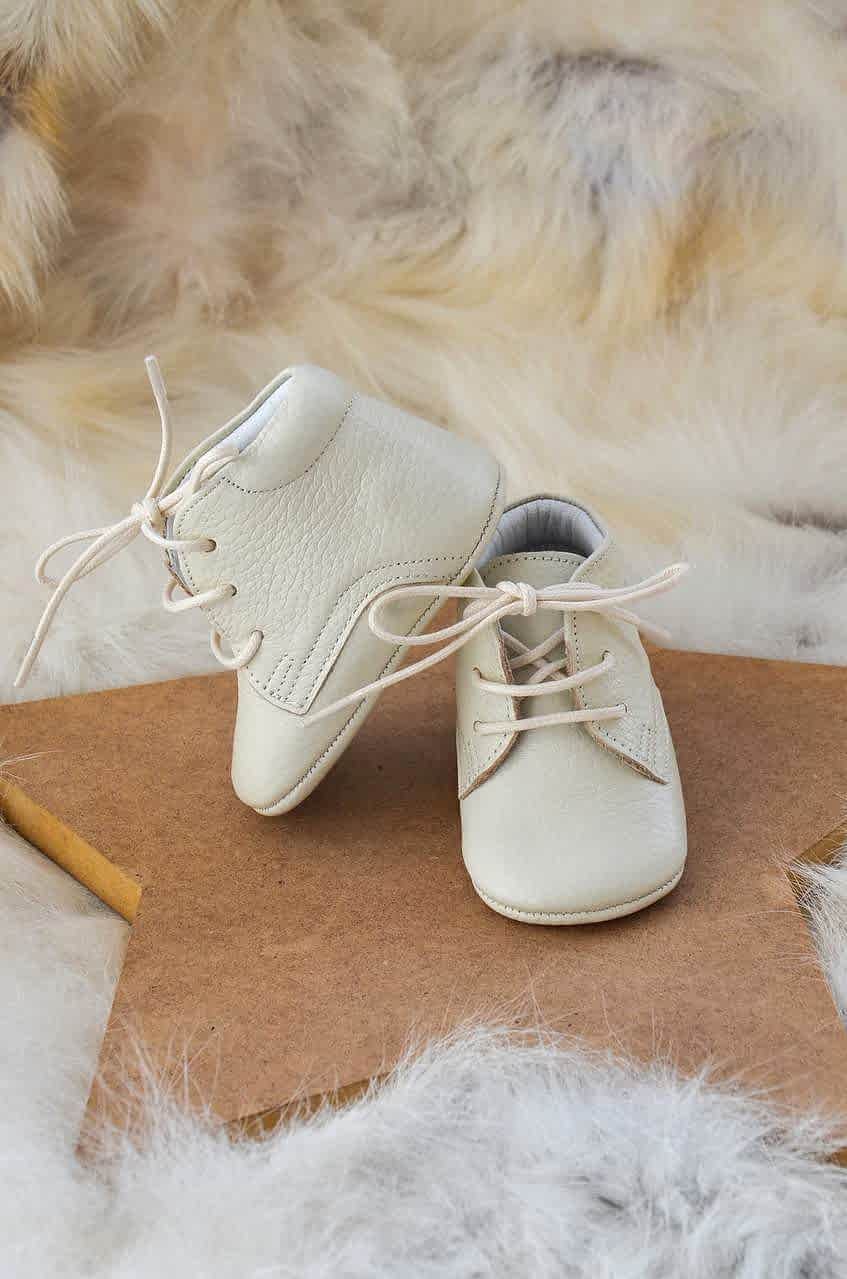 El Yapımı Gerçek Deri Krem Renkli Bağcıklı Bebek Patik