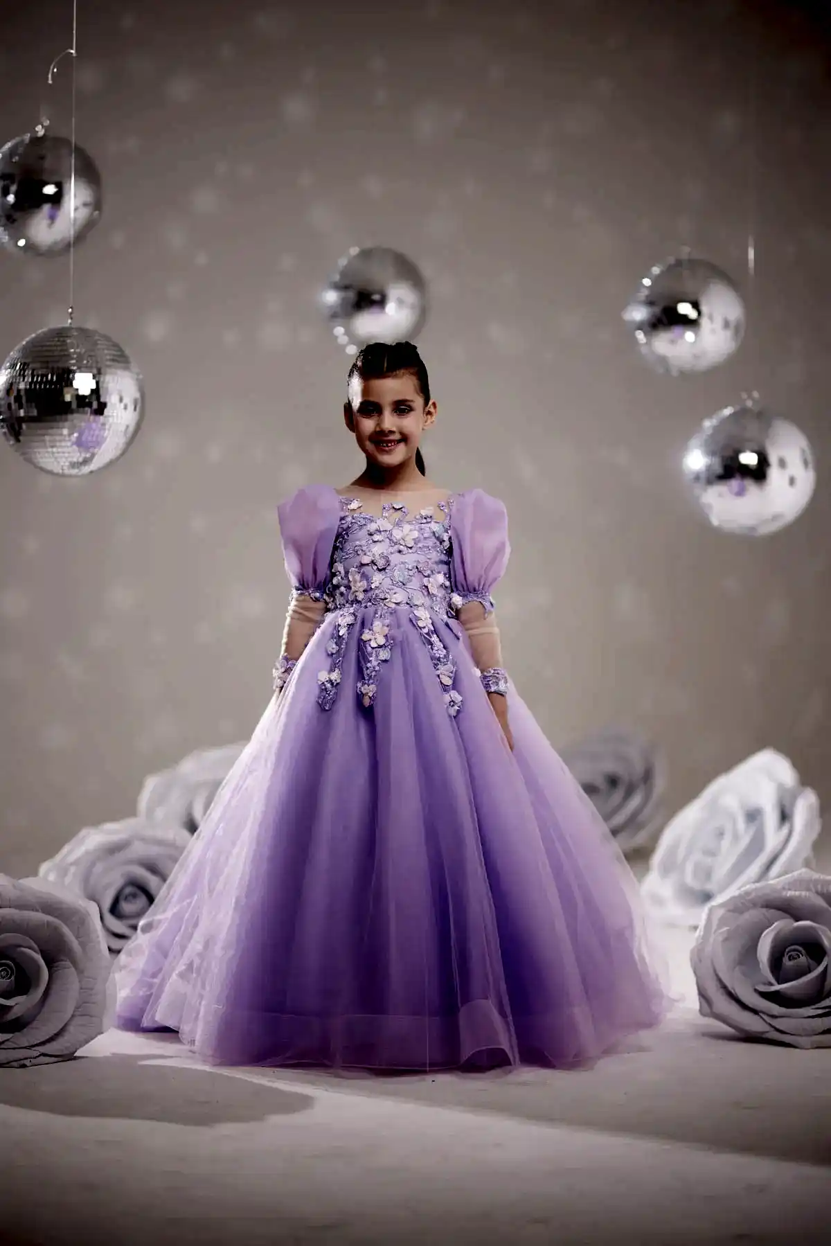 Kız Çocuk Lila Prenses Abiye – 3D Çiçek İşlemeli Tül Elbise, Puff Kol