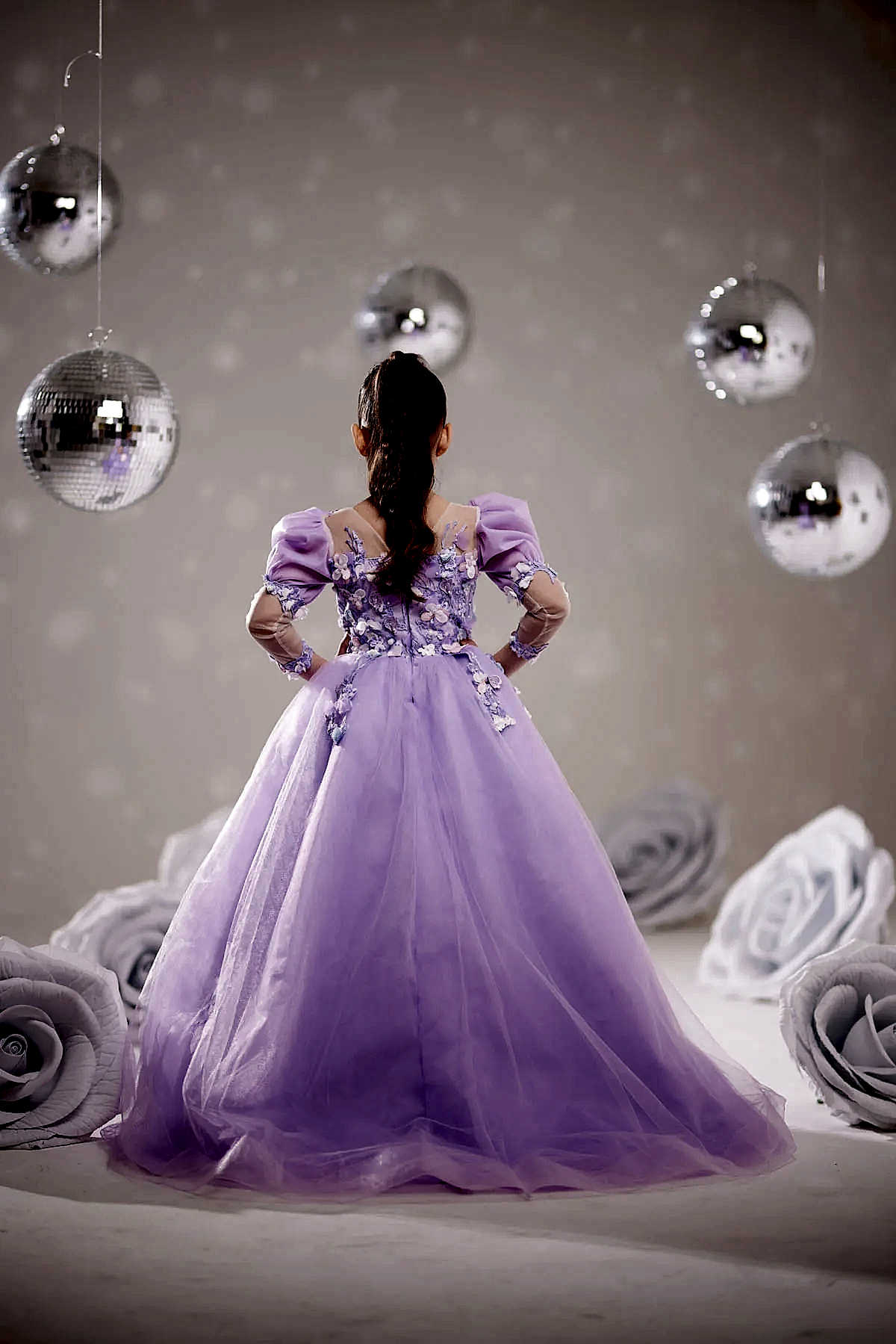 Kız Çocuk Lila Prenses Abiye – 3D Çiçek İşlemeli Tül Elbise, Puff Kol