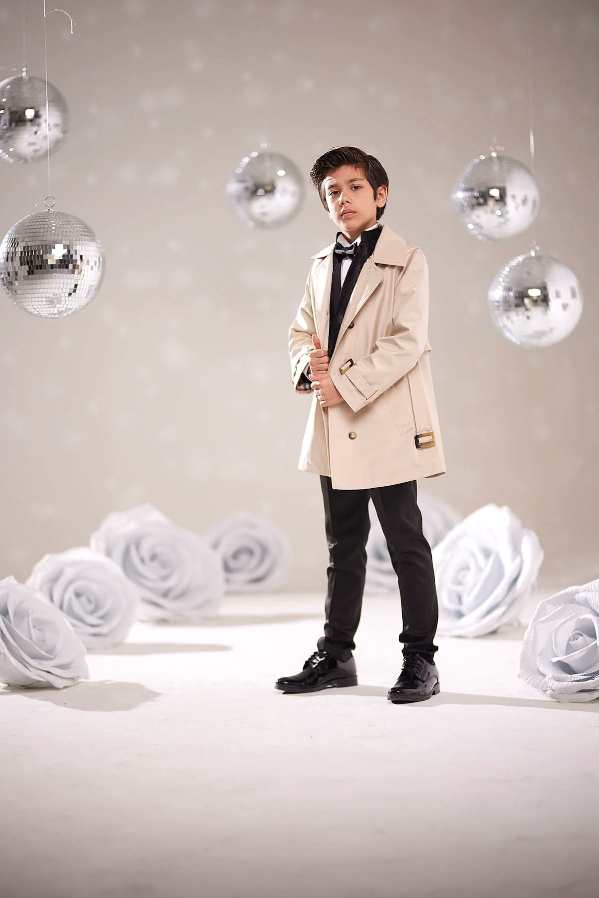 Erkek Çocuk Bej Trençkot – Şık Kuşaklı Dış Giyim