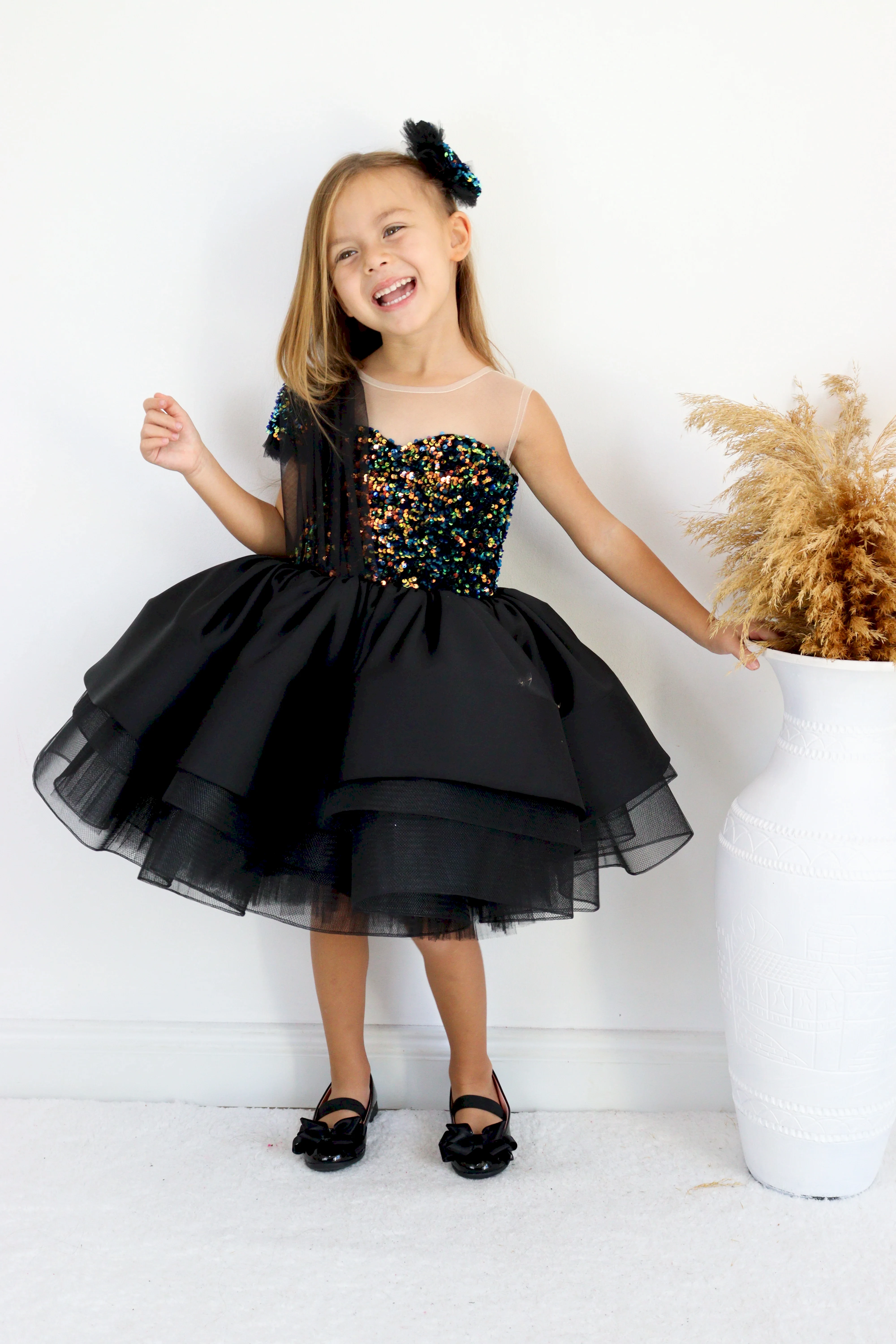Siyah Pul Detaylı Tek Omuz Prenses Kız Çocuk Elbisesi