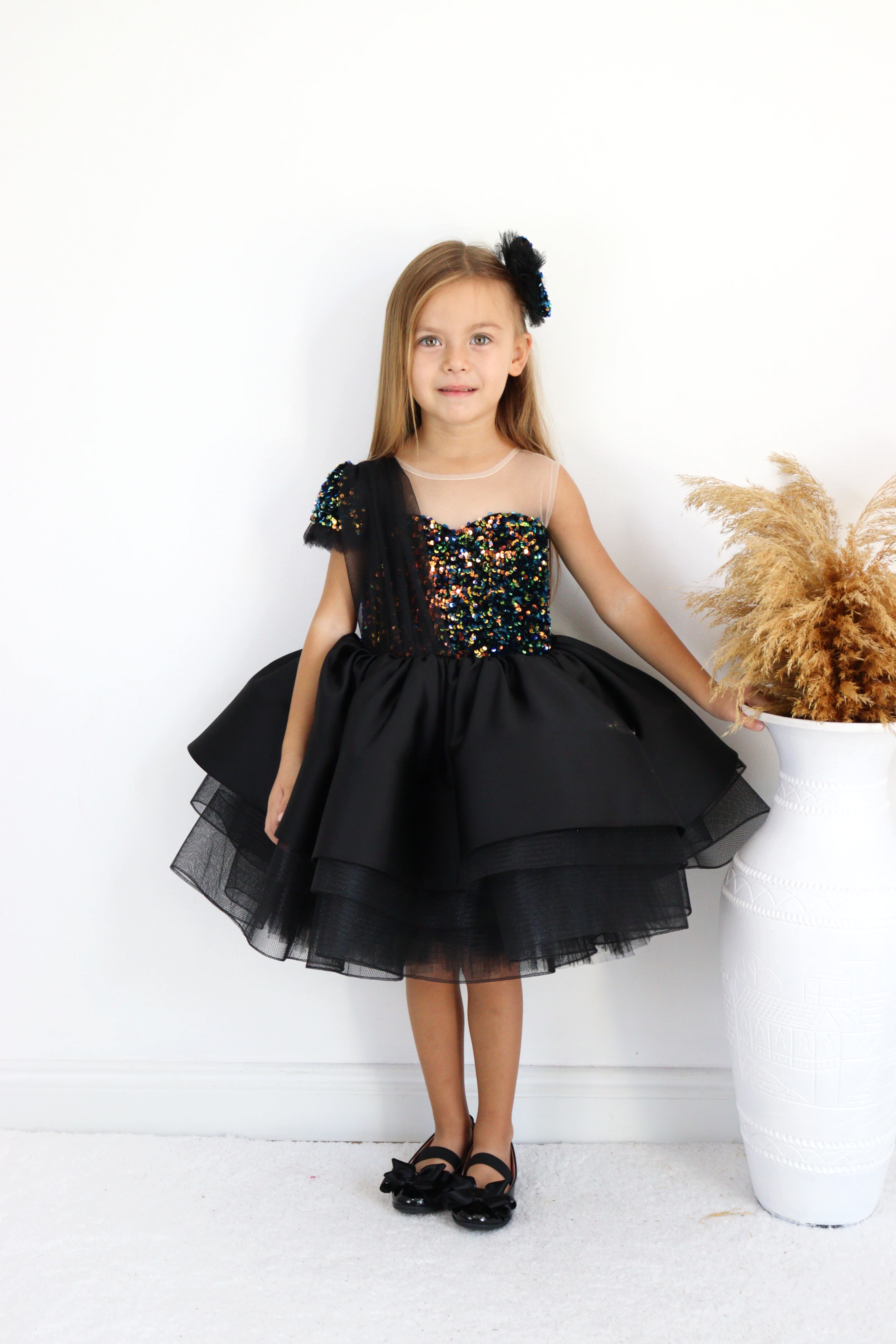 Siyah Pul Detaylı Tek Omuz Prenses Kız Çocuk Elbisesi