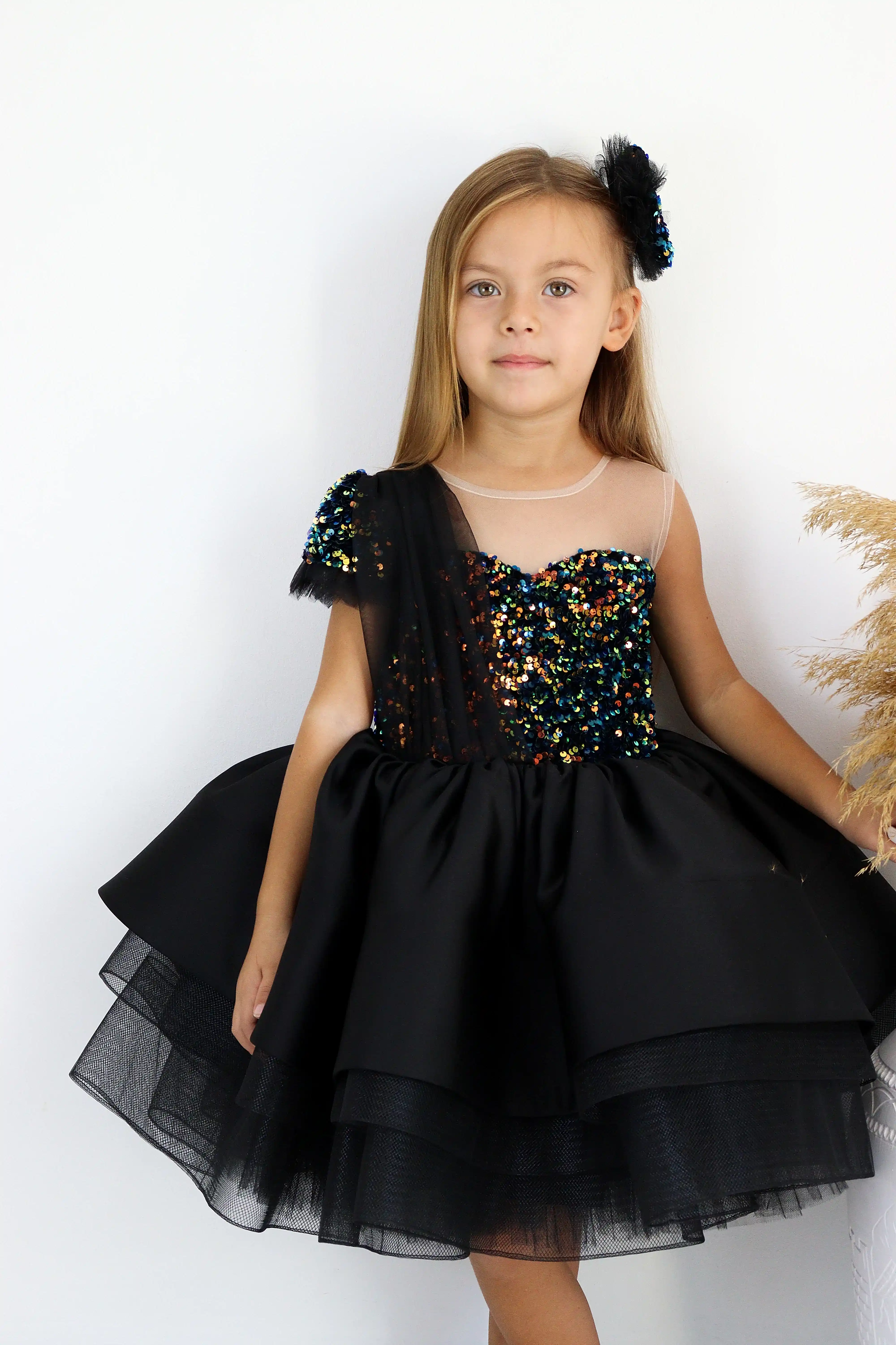 Siyah Pul Detaylı Tek Omuz Prenses Kız Çocuk Elbisesi