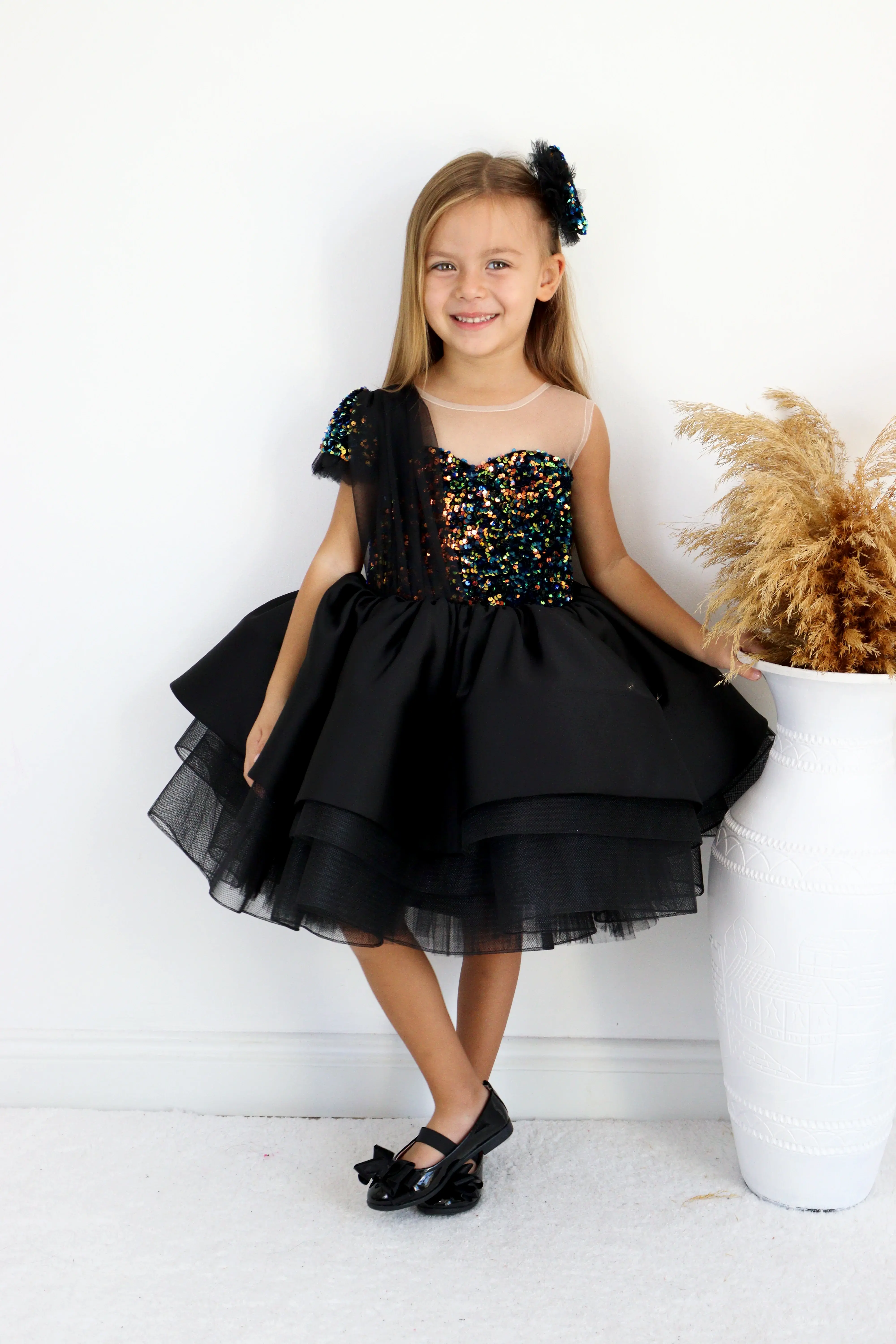 Siyah Pul Detaylı Tek Omuz Prenses Kız Çocuk Elbisesi