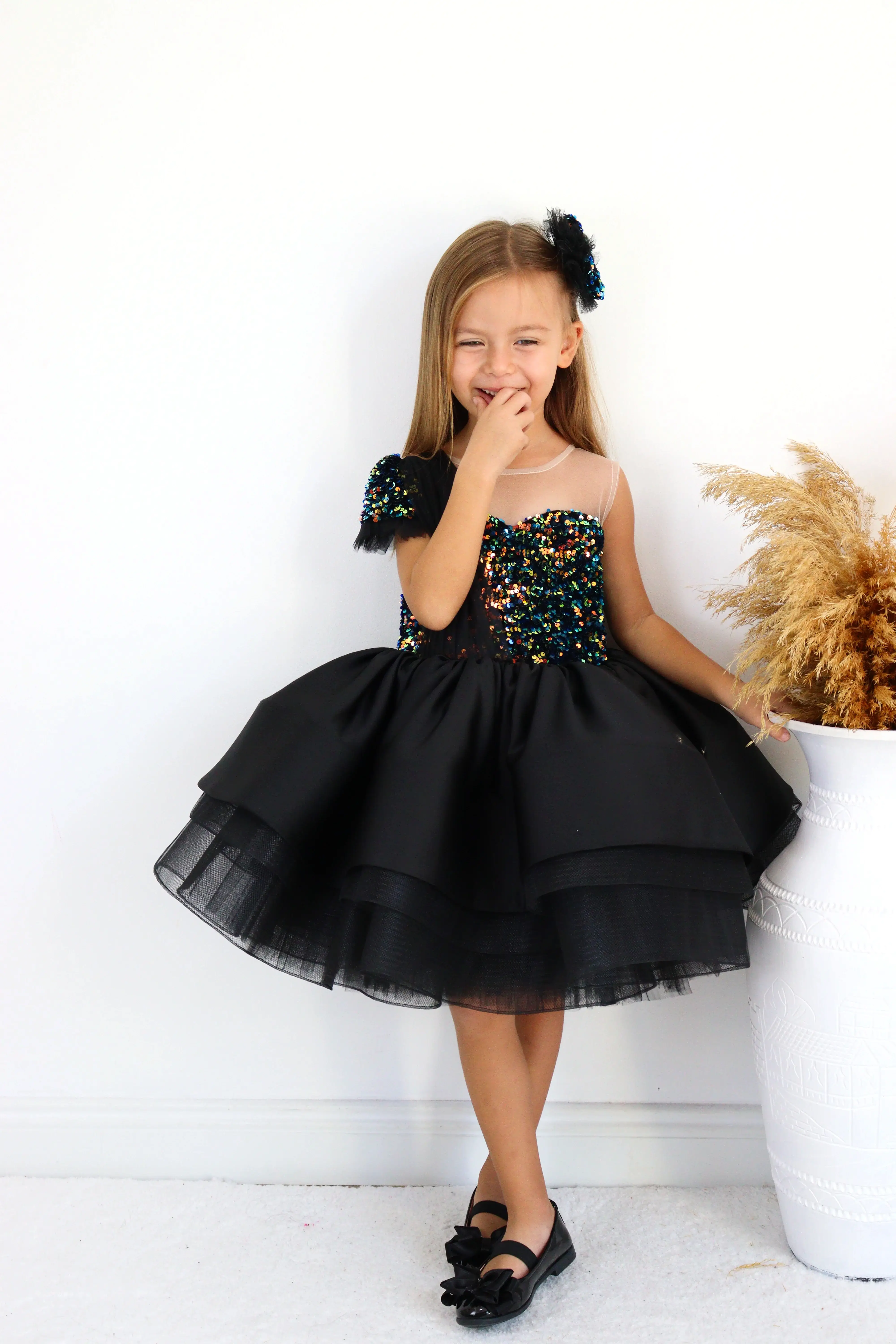 Siyah Pul Detaylı Tek Omuz Prenses Kız Çocuk Elbisesi