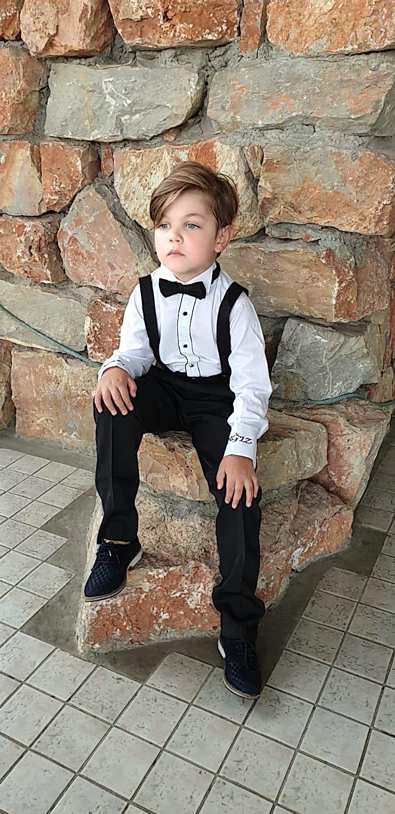 Erkek Çocuk Siyah Askılı Takım – Gömlek, Pantolon ve Papyon Seti (1–10 Yaş)