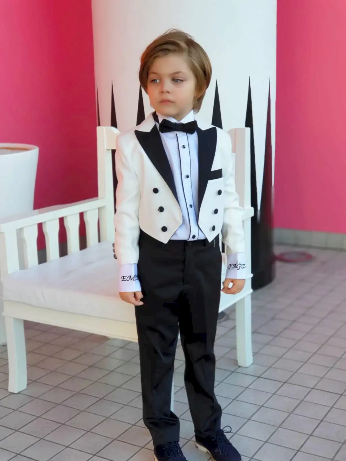 Erkek Çocuk Takım Elbise – Şık ve Klasik Özel Gün Kıyafeti