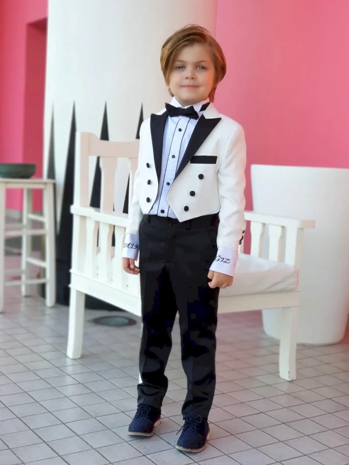 Erkek Çocuk Takım Elbise – Şık ve Klasik Özel Gün Kıyafeti