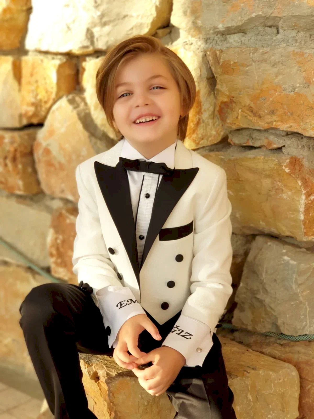 Erkek Çocuk Takım Elbise – Şık ve Klasik Özel Gün Kıyafeti