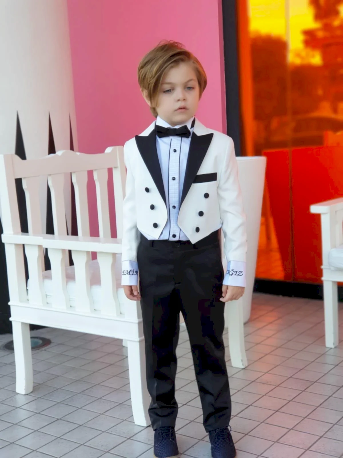 Erkek Çocuk Takım Elbise – Şık ve Klasik Özel Gün Kıyafeti