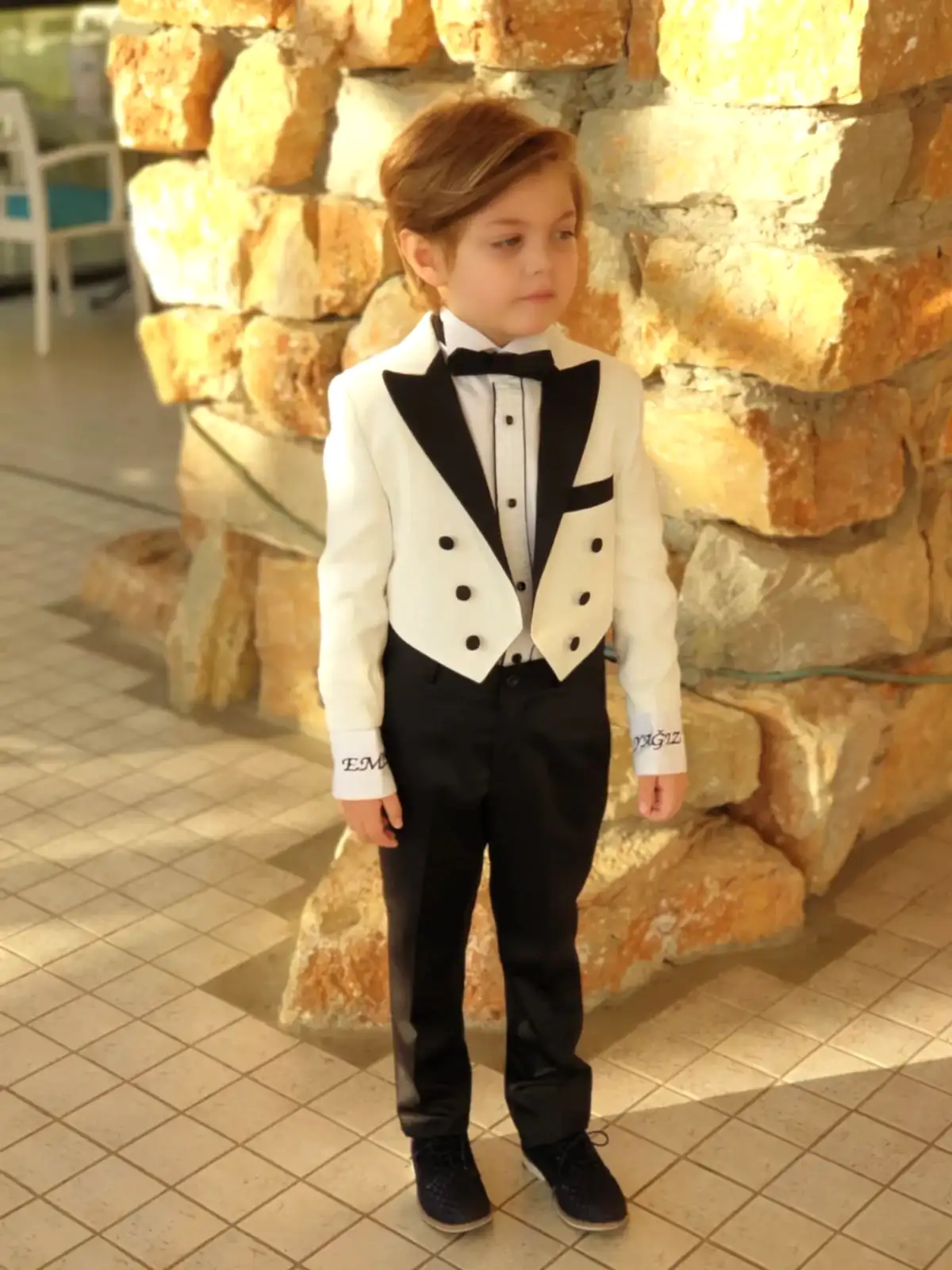 Erkek Çocuk Takım Elbise – Şık ve Klasik Özel Gün Kıyafeti