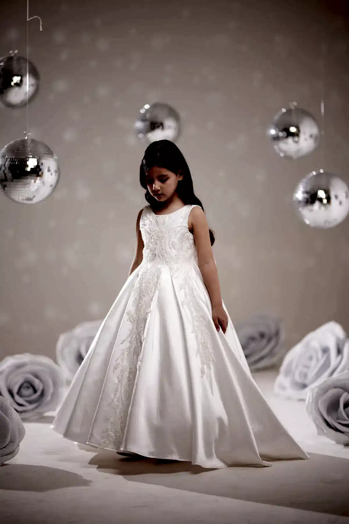 Kız Çocuk Beyaz Dantel İşlemeli Prenses Abiye Elbise – Özel Tasarım