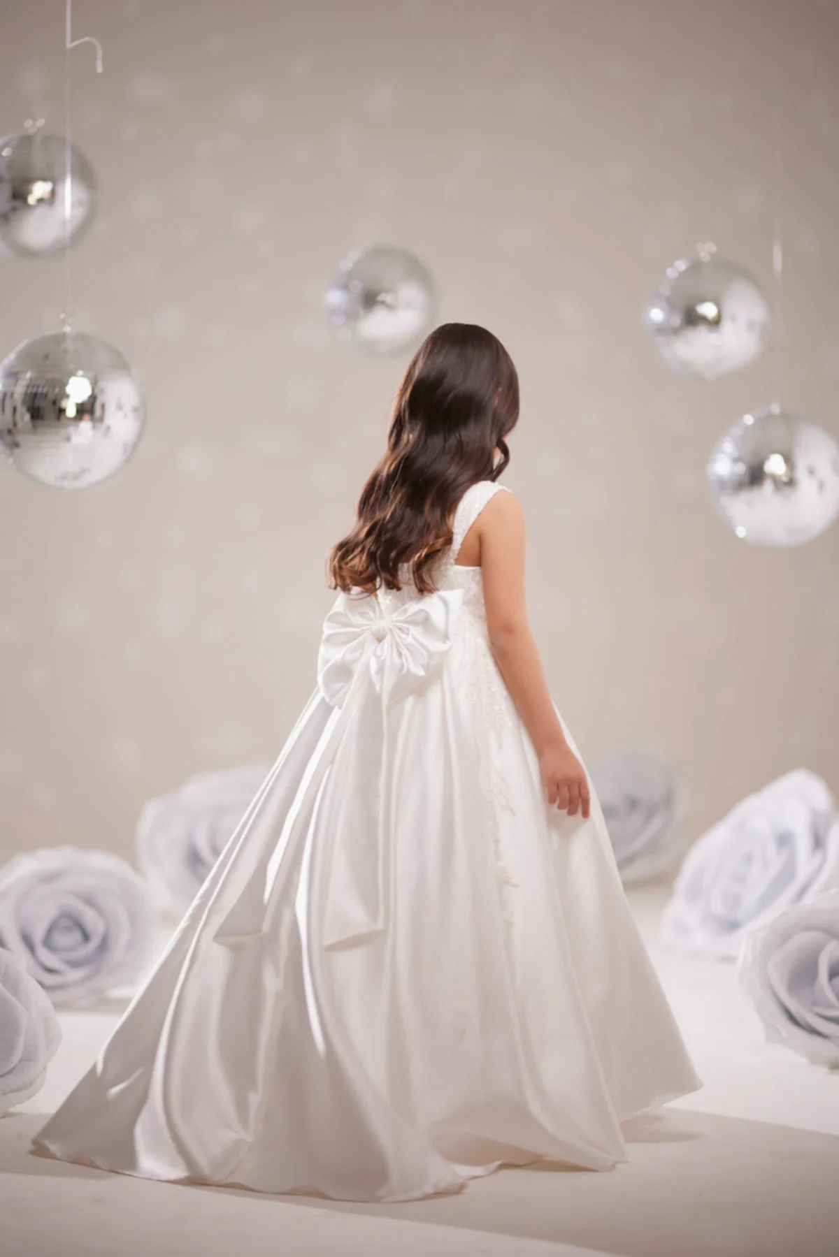 Kız Çocuk Beyaz Dantel İşlemeli Prenses Abiye Elbise – Özel Tasarım