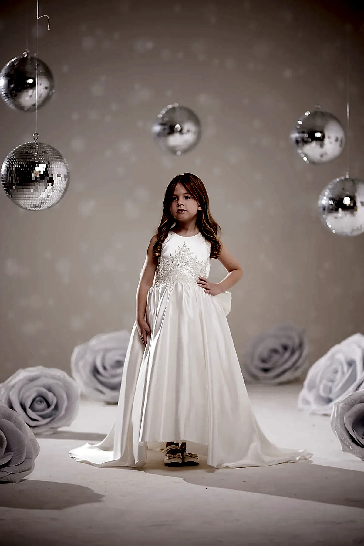 Kız Çocuk Beyaz Prenses Abiye Elbise – Fiyonk Detaylı Özel Tasarım