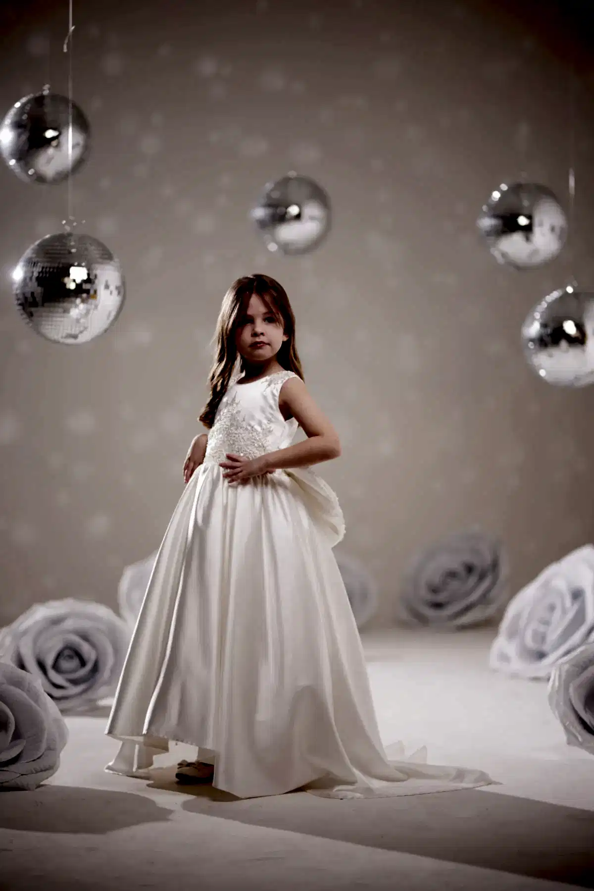 Kız Çocuk Beyaz Prenses Abiye Elbise – Fiyonk Detaylı Özel Tasarım