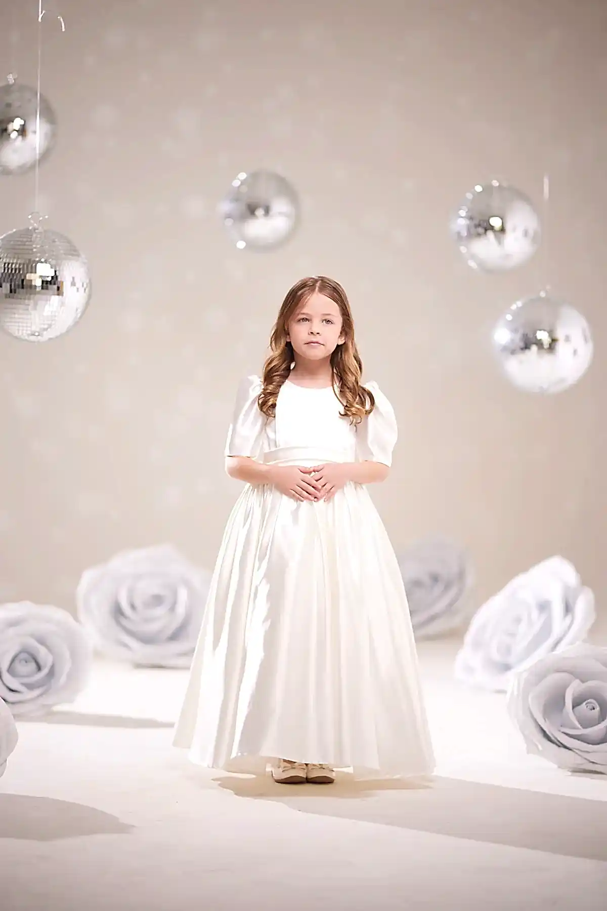 Kız Çocuk Beyaz Prenses Elbisesi – Dantelli ve Kabarık Abiye