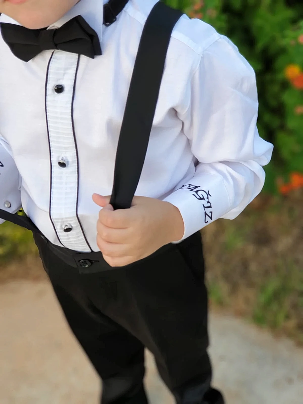 İsim nakışlı erkek çocuk gömleği, kişiye özel manşet işlemeli özel tasarım çocuk takımı