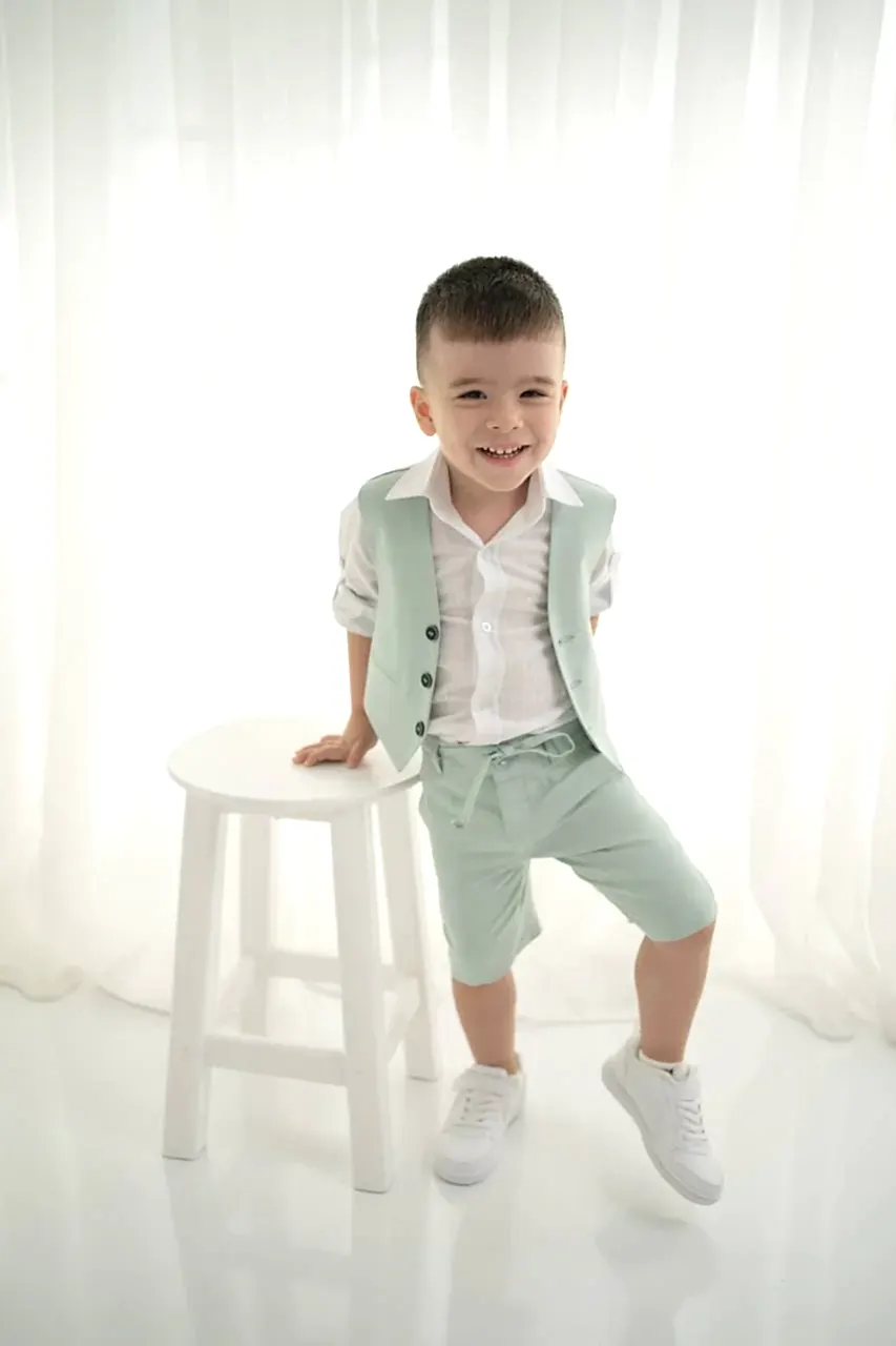 Mint Yeşili Erkek Çocuk 3’lü Takım – Yelek, Şort ve Gömlek