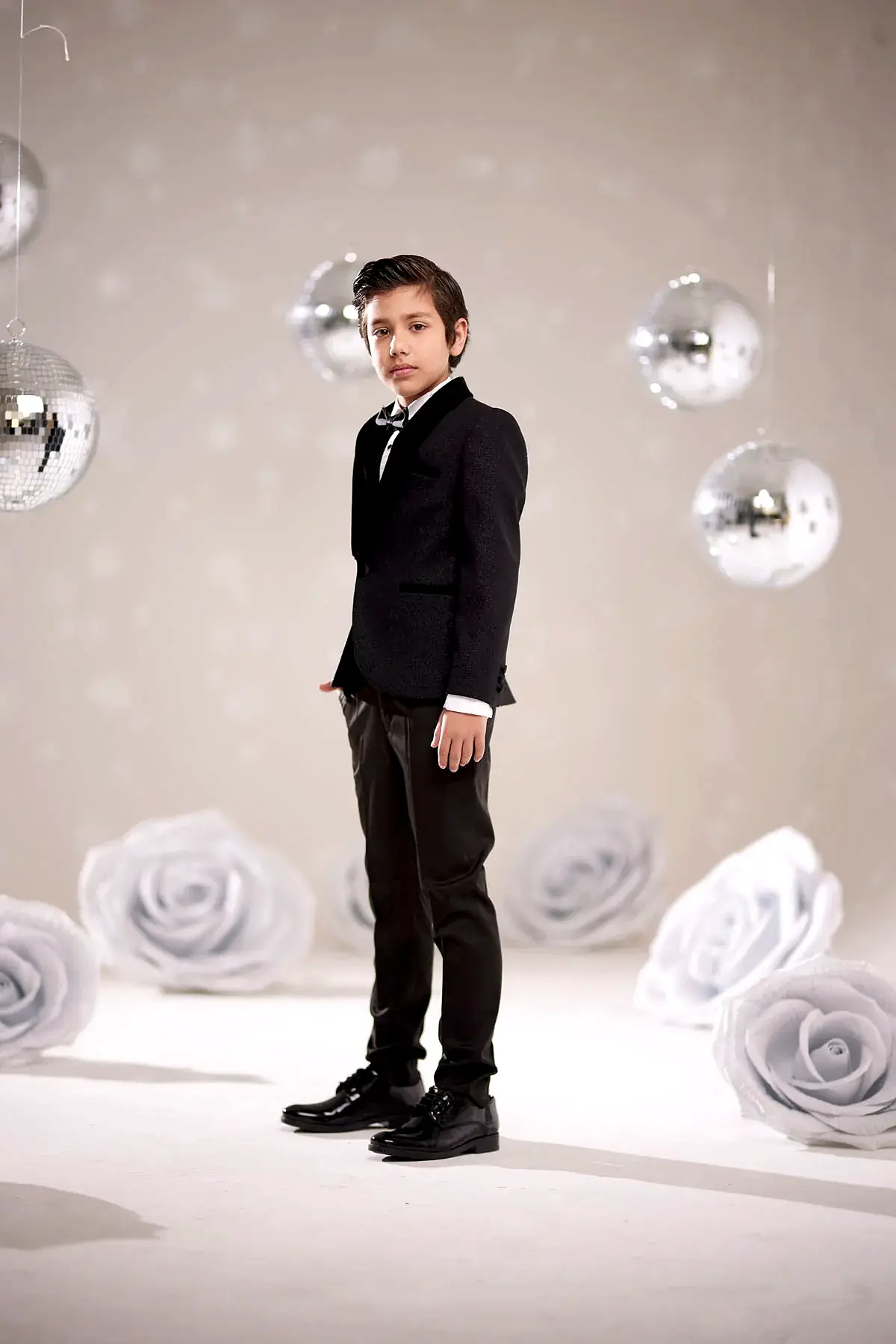 Çocuk Siyah Simli Smokin Takımı – Özel Tasarım Erkek Çocuk Özel Gün Kıyafeti