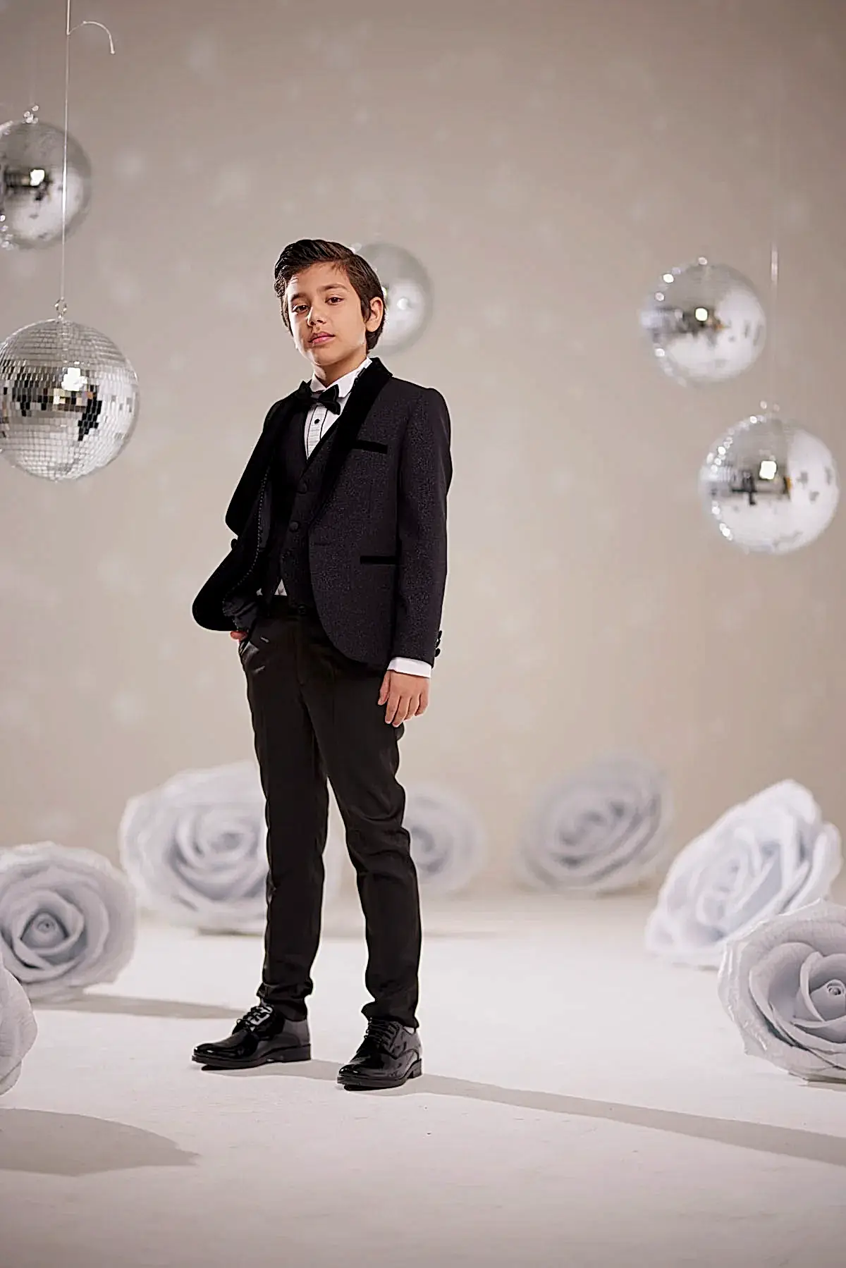 Çocuk Siyah Simli Smokin Takımı – Özel Tasarım Erkek Çocuk Özel Gün Kıyafeti