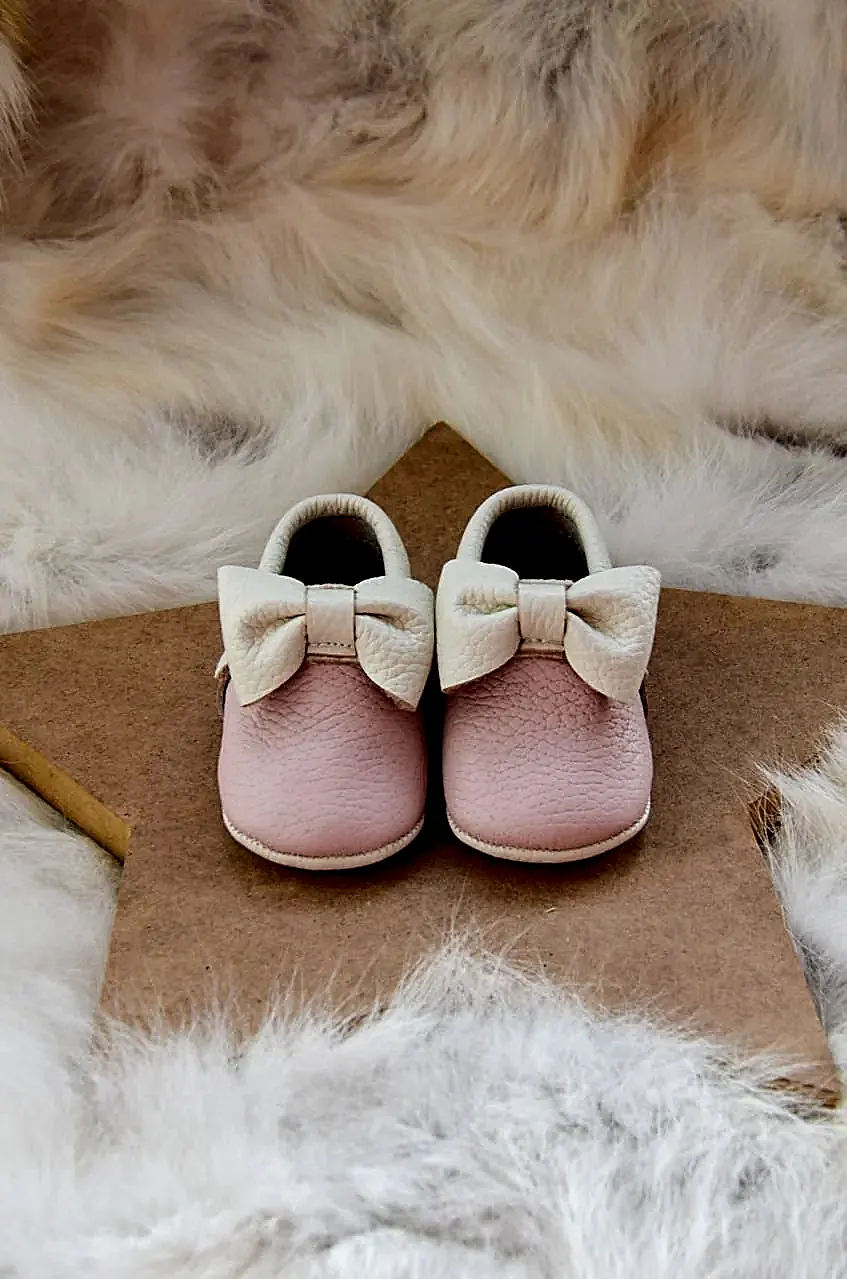 Pembe-Krem Fiyonklu Kapalı Bebek Makosen