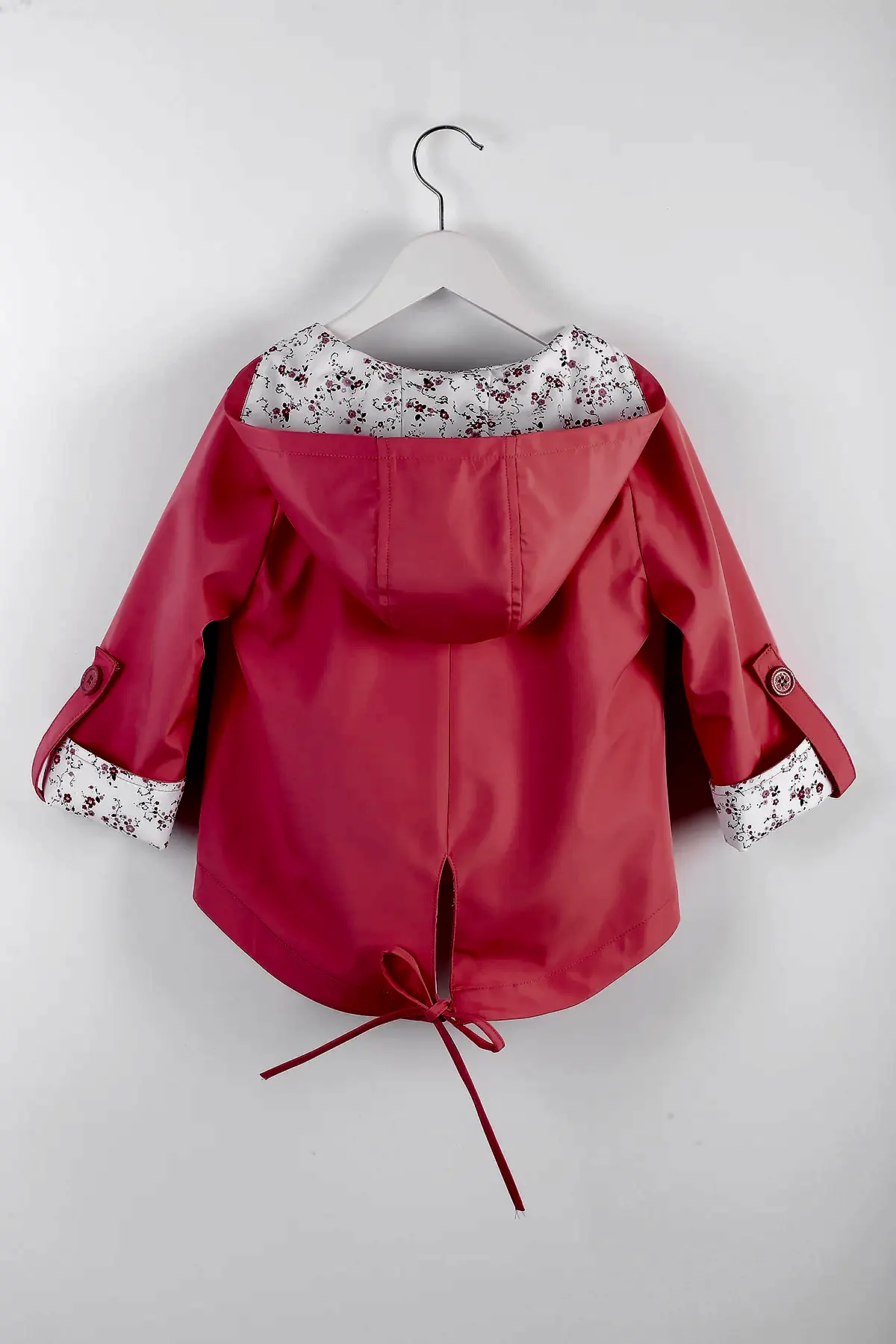 Kız Çocuk Çiçek Desenli Astar Detaylı Pembe Yağmurluk Trençkot – Su Geçirmez Dış Giyim