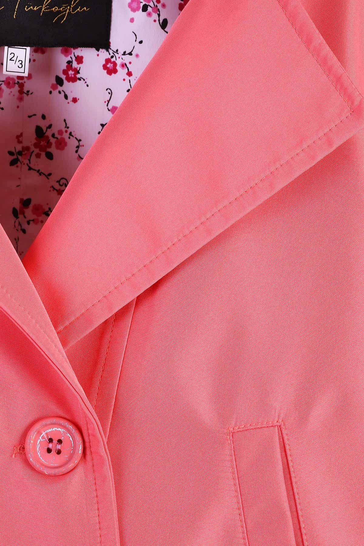 Kız Çocuk Çiçek Desenli Astar Detaylı Pembe Yağmurluk Trençkot – Su Geçirmez Dış Giyim