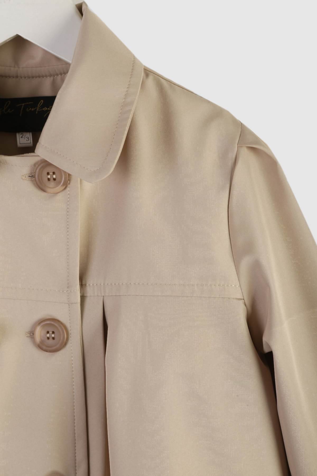 Kız Çocuk Bej Trençkot – Su Geçirmez, Düğmeli, Şık Dış Giyim