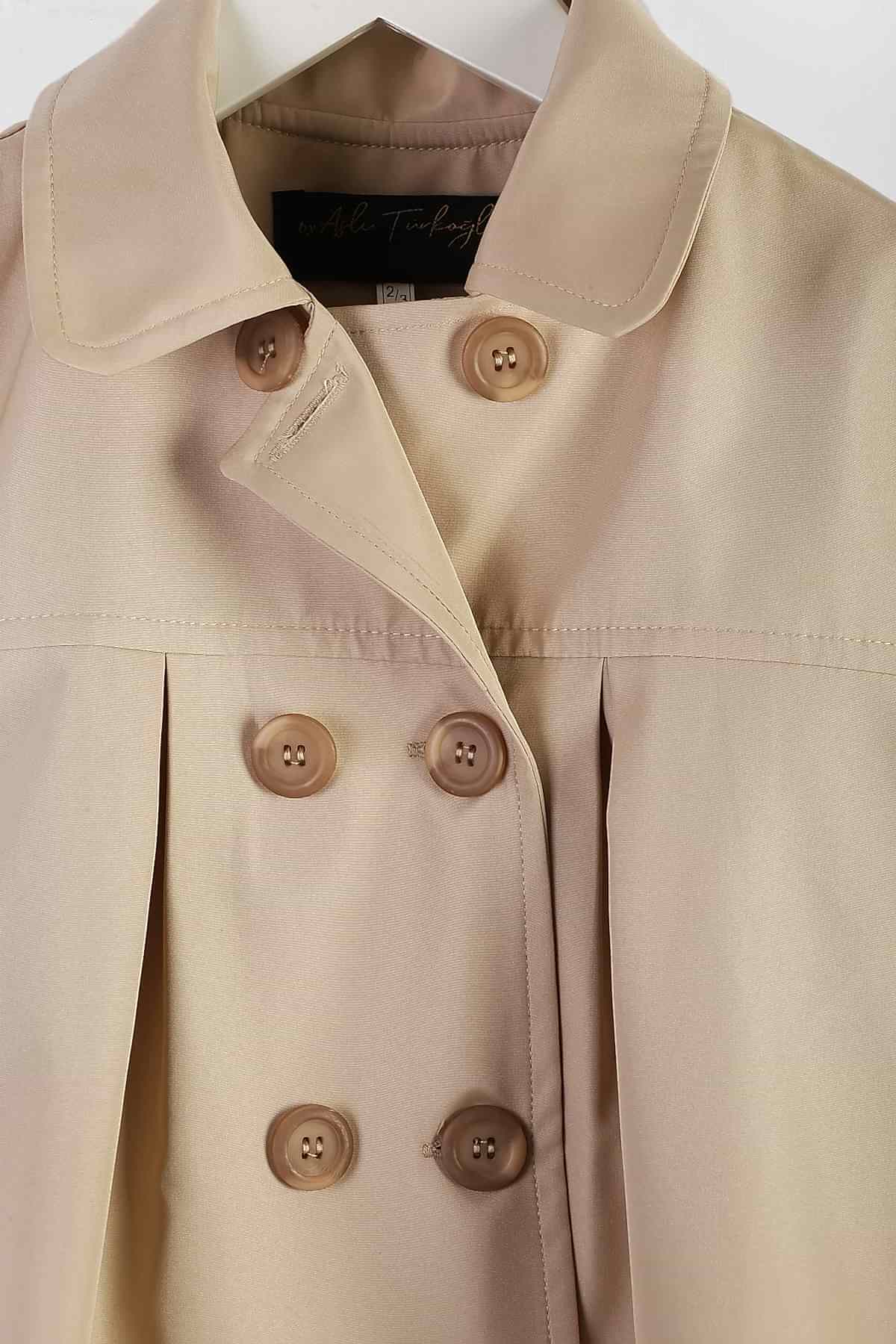 Kız Çocuk Bej Trençkot – Su Geçirmez, Düğmeli, Şık Dış Giyim