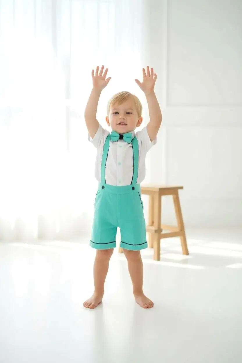 Erkek Çocuk Mint Yeşili Askılı Şort Takım  Papyonlu Özel Gün Kombini