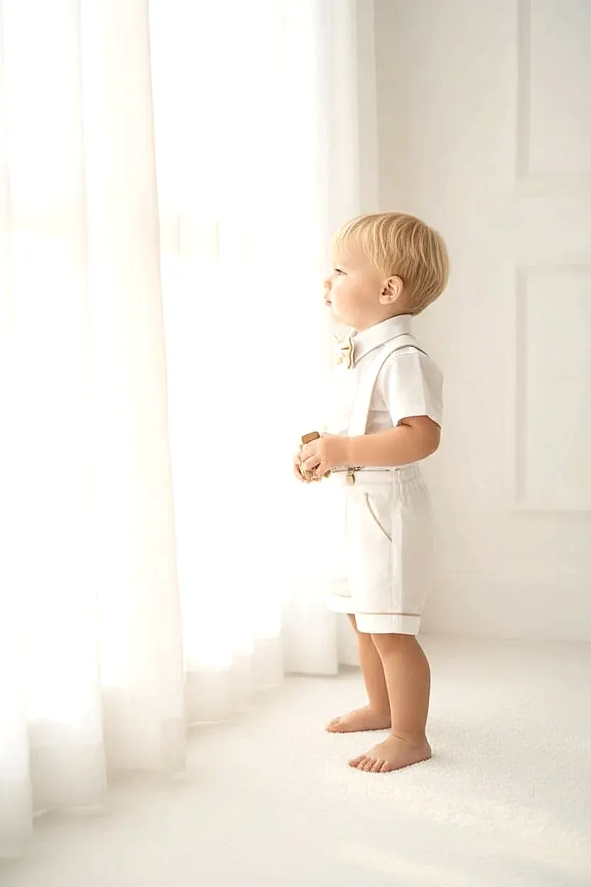 Erkek Bebek Beyaz Askılı Şort Takım  Papyonlu Özel Gün Kombini